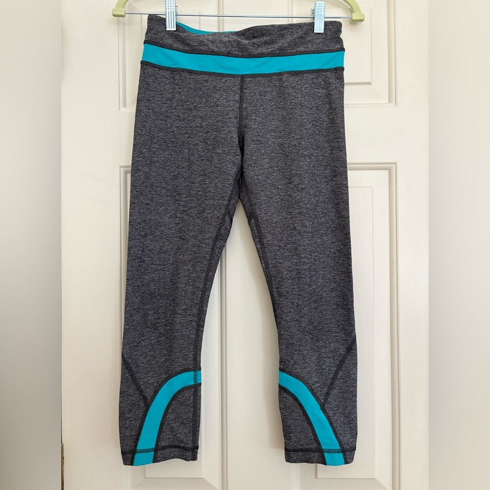Lululemon crop pants, gray and turquoise. Size 6